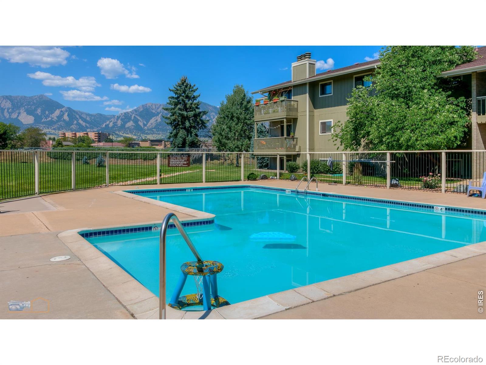 Image 3: Mountain views to the west from the peaceful pool Image 3: Mountain views to the west from the peaceful pool