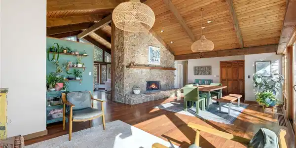 1715 Foothills Drive