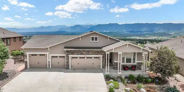 215 Kettle Valley Way