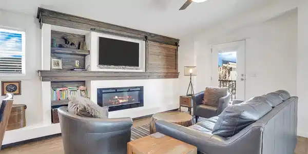 Image 4: Living Room Image 4: Living Room