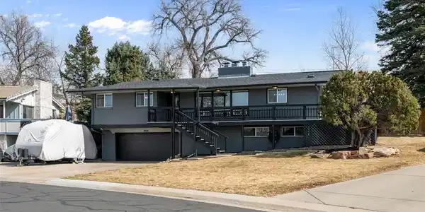 8104 Turnpike Drive