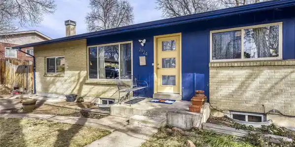 2924 S Zurich Court