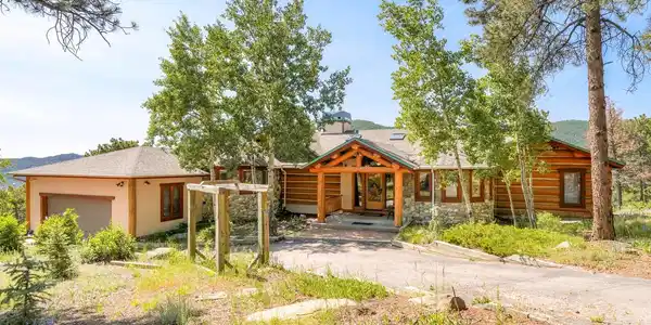 24043 Eagle Cliff Trail