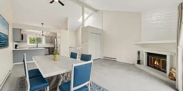 Image 2: Dining area (photos are virtually staged to show potential use of space) Image 2: Dining area (photos are virtually staged to show potential use of space)