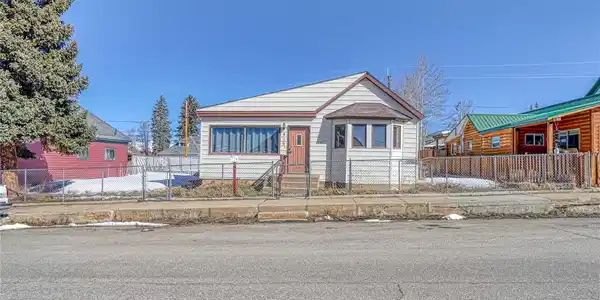 416 E 7th Street