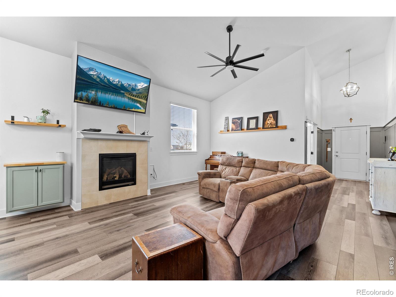 Image 4: Vaulted ceilings and gas fireplace in the primary living room area. A lot of great space for entertaining. Image 4: Vaulted ceilings and gas fireplace in the primary living room area. A lot of great space for entertaining.