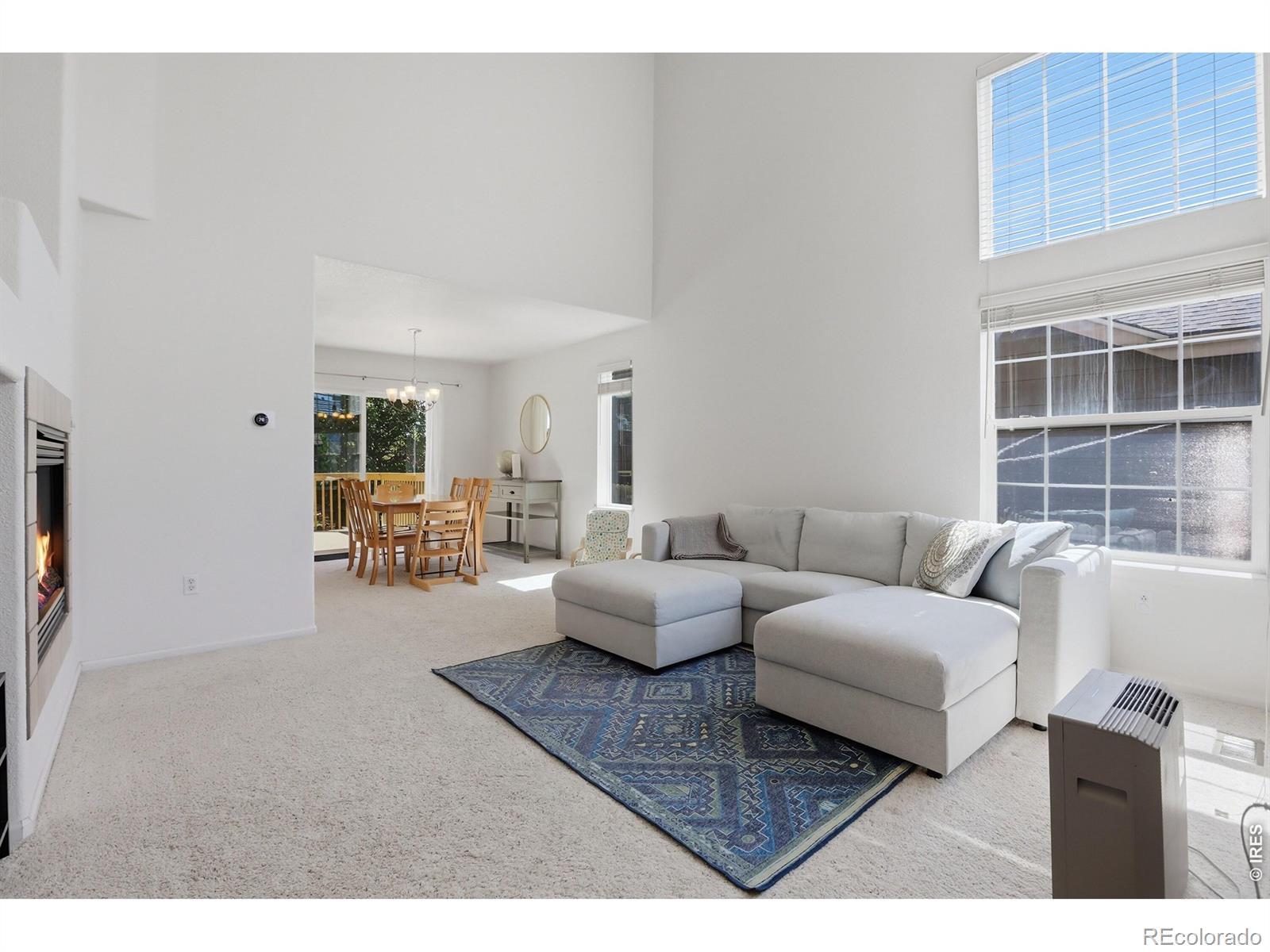 Image 3: Living Room with high ceiling Image 3: Living Room with high ceiling