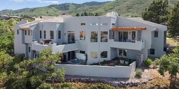 7648 Hawks Nest Trail