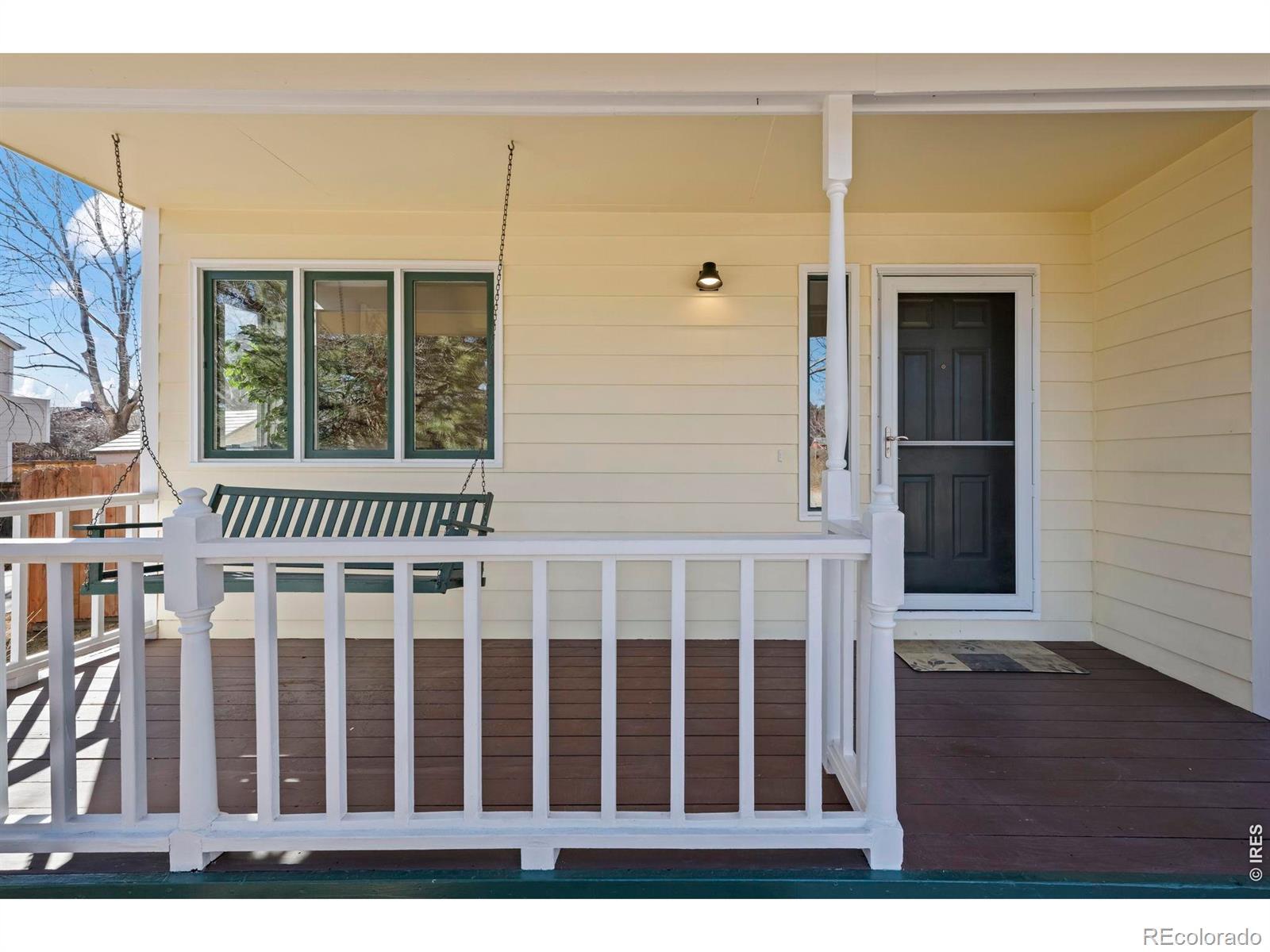 Image 3: Inviting covered front porch