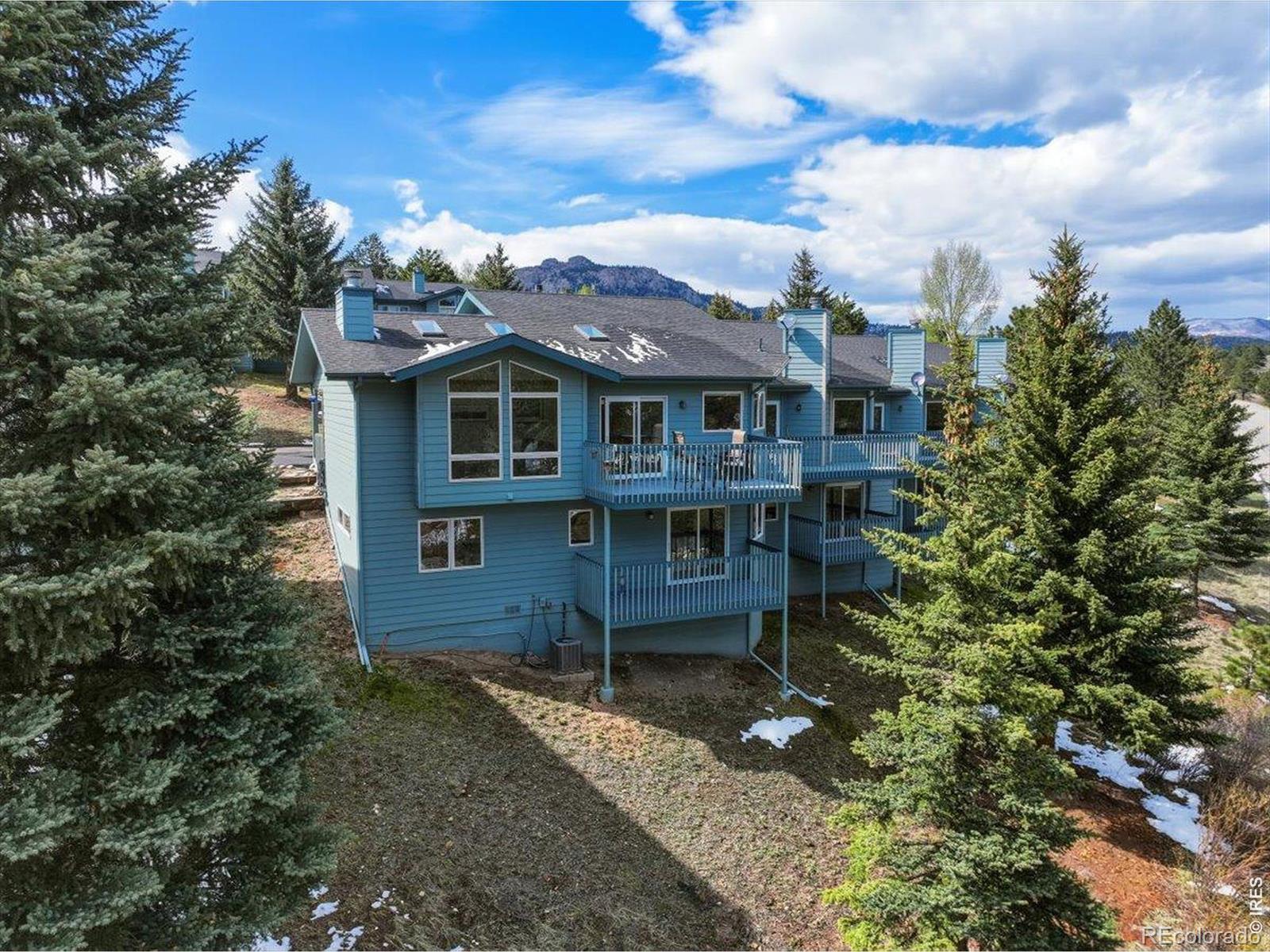 Image 1: Welcome to this light filled end-unit townhome style condo in desirable Northridge Meadow Image 1: Welcome to this light filled end-unit townhome style condo in desirable Northridge Meadow