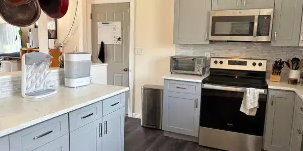 Image 3: Updated Kitchen with 42 inch Cabinets and Quartz Counters