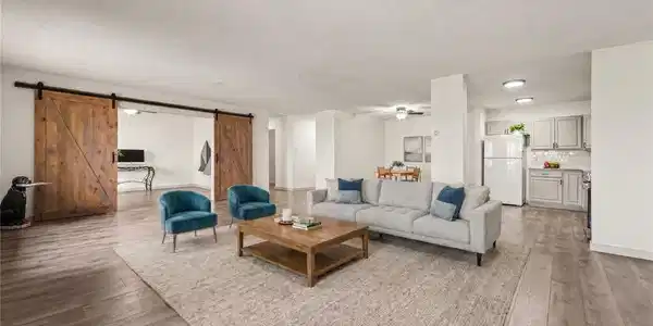 300 S Clinton Street