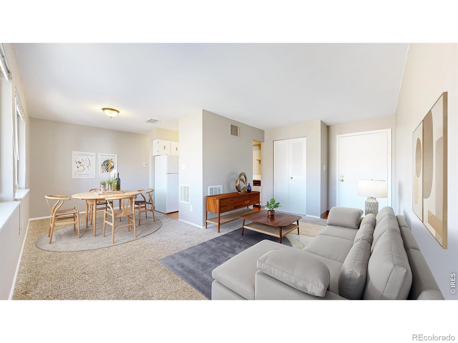 Image 4: Spacious Living Room and Dining Room! Image 4: Spacious Living Room and Dining Room!
