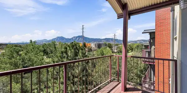 Image 3: Panoramic Flatiron and front range views