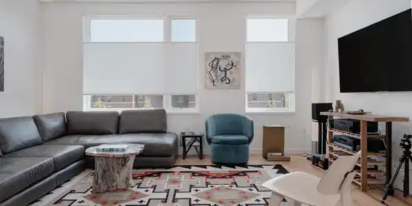 Image 3: High ceilings and lots of light Image 3: High ceilings and lots of light