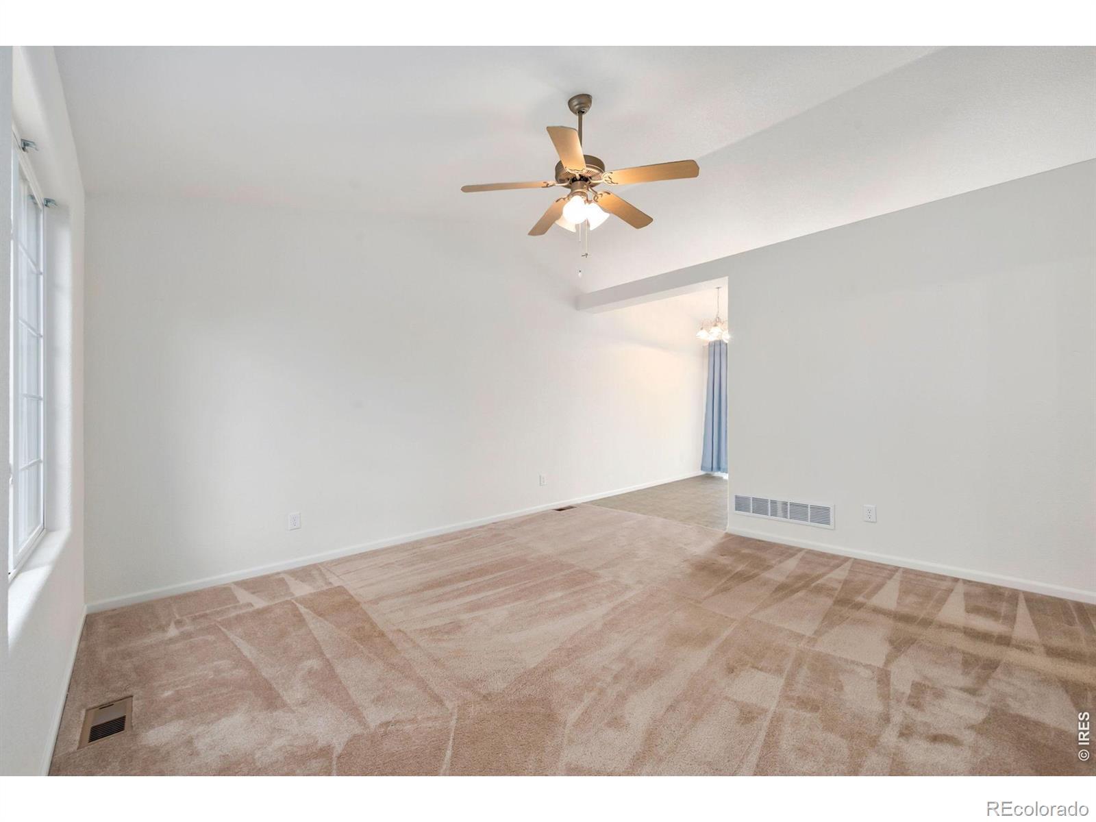 Image 4: Front room/family room