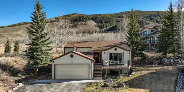 51 Corinthian Circle
