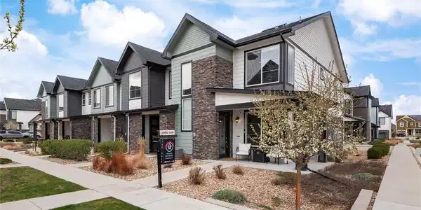 19592 W 93rd Place