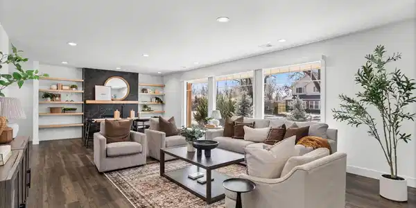 Image 3: Living Room
