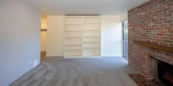 Image 2: Spacious Living Room