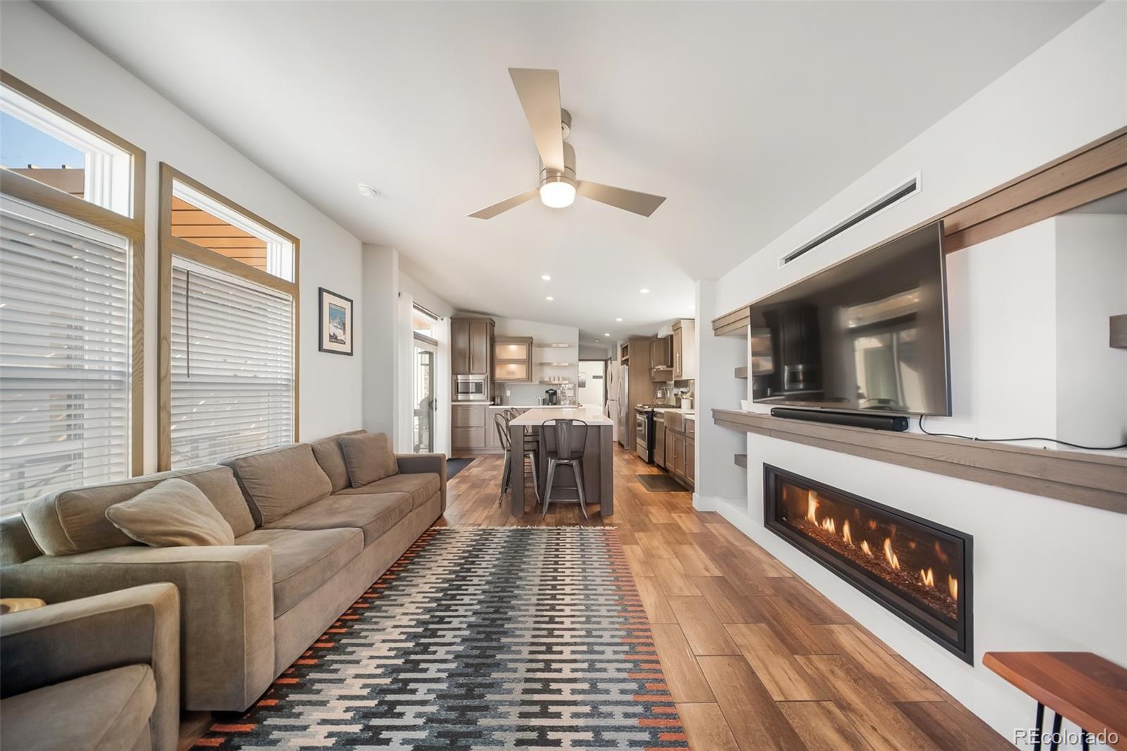 Image 4: Main Unit Living Room Image 4: Main Unit Living Room