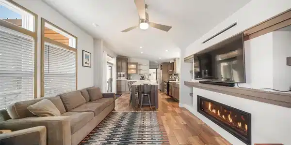 Image 4: Main Unit Living Room Image 4: Main Unit Living Room