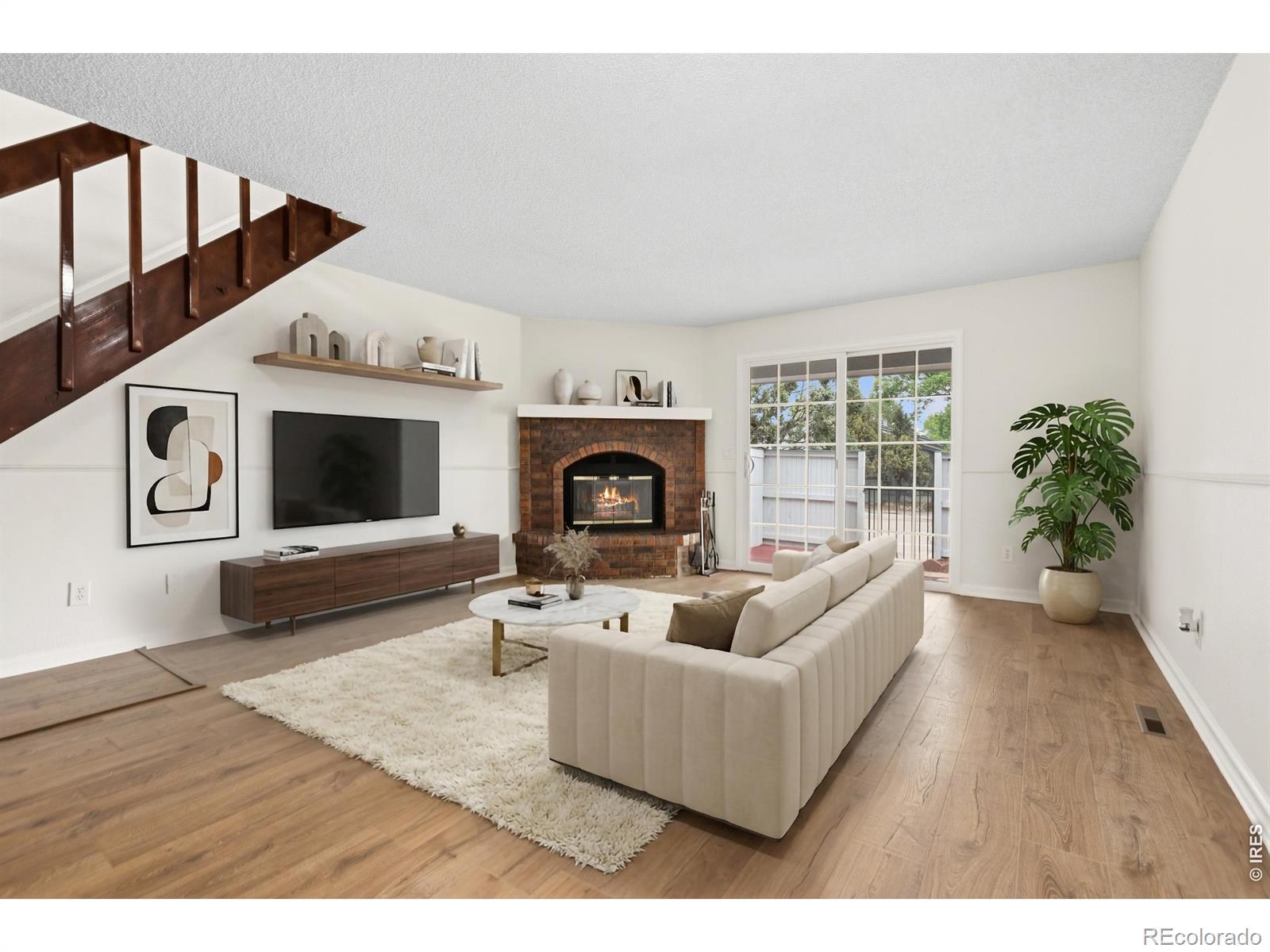 Image 4: **Virtually Staged** Image 4: **Virtually Staged**