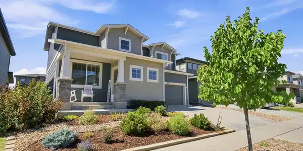 Image 2: Gorgeous landscaping! Image 2: Gorgeous landscaping!