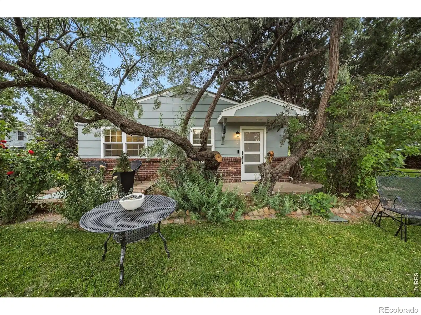Image 1: The private setting allows you to enjoy all of your outdoor space.