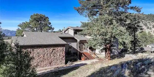 25108 Foothills Drive N