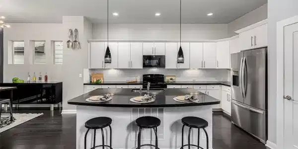 1845 W 67th Place