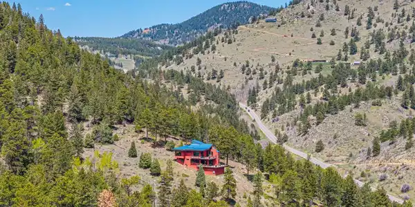 5896 Peregrine Trail