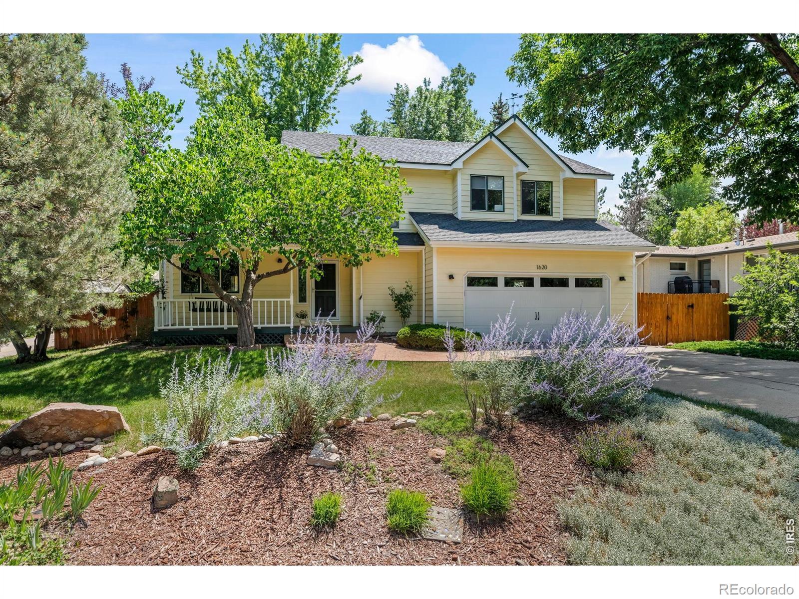 Image 3: Beautiful landscaping Image 3: Beautiful landscaping