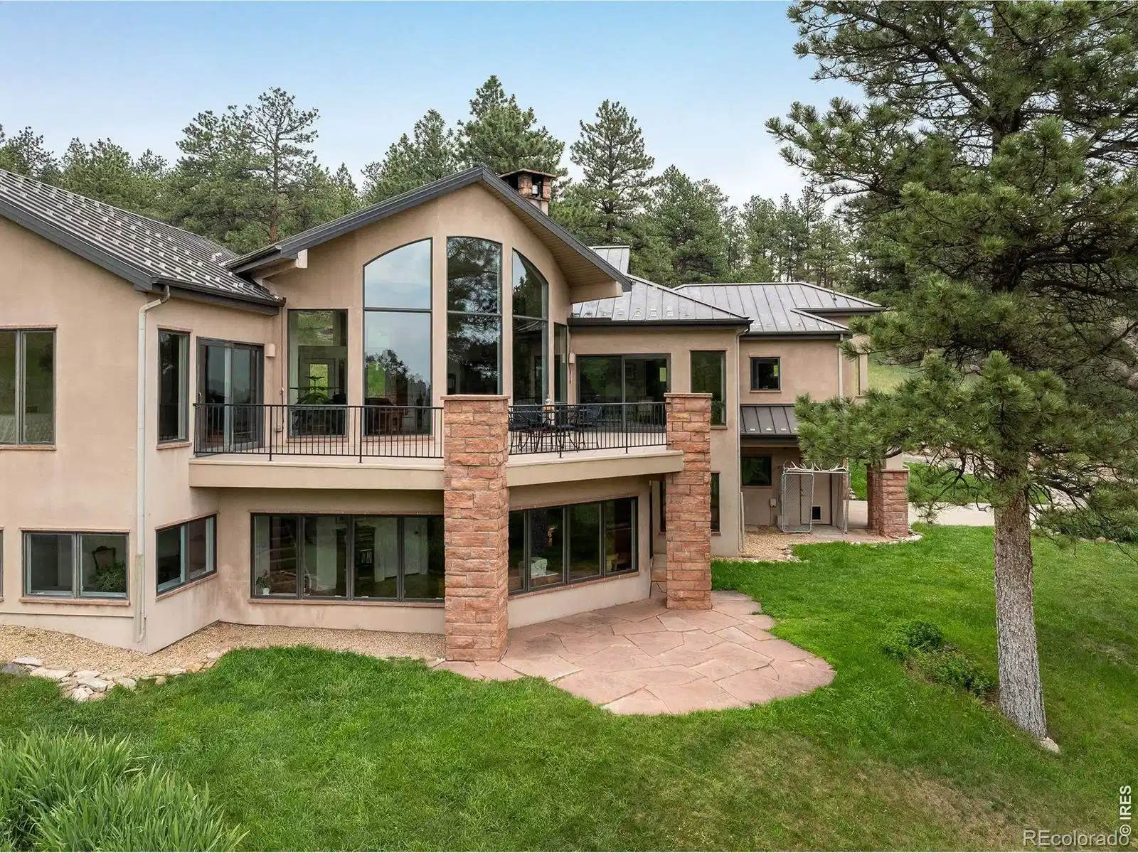 Image 1: Beautiful mountain home, carefully designed and oriented for its location, maximizing views, and every window optimized for spectacular views. Image 1: Beautiful mountain home, carefully designed and oriented for its location, maximizing views, and every window optimized for spectacular views.