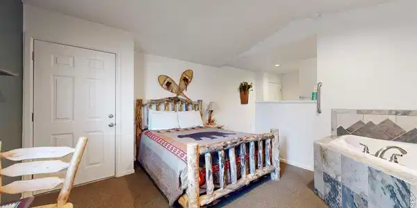 Image 2: Living area
