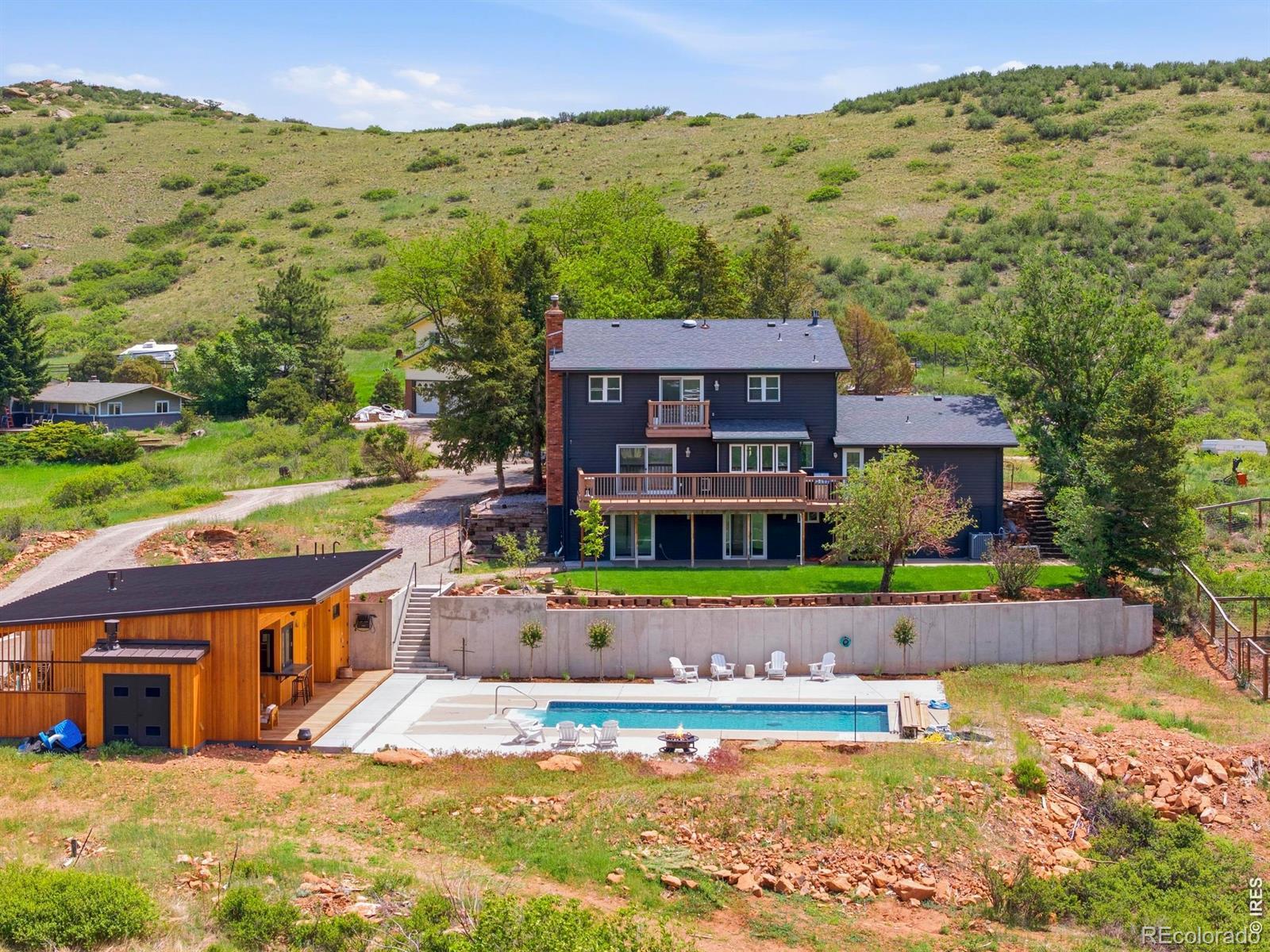 Image 4: Your own private getaway, just minutes from town.