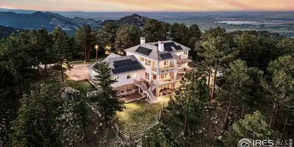 90 Hawk Lane