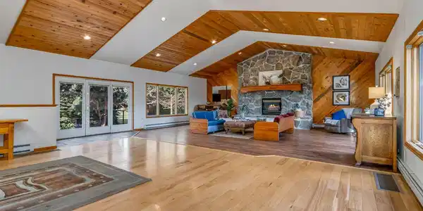Image 4: Wide Open Main Level! Image 4: Wide Open Main Level!