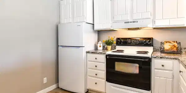 Image 3: Kitchen