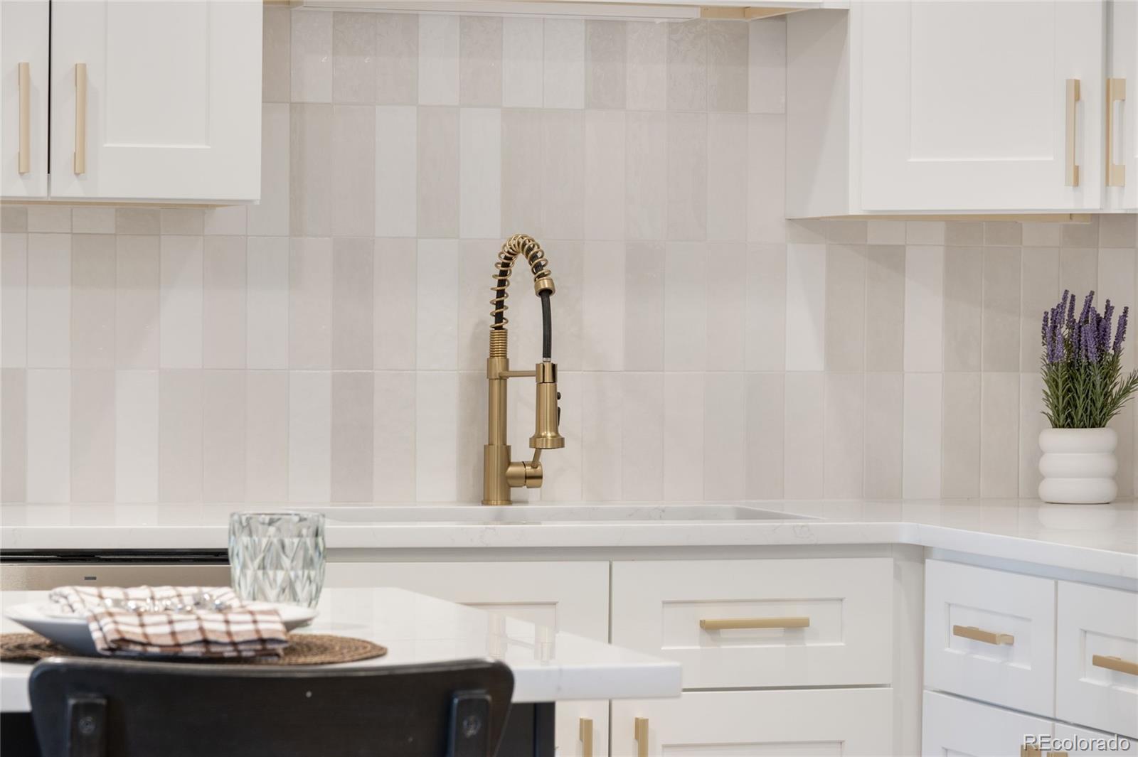 Image 2: Gorgeous kitchen remodel