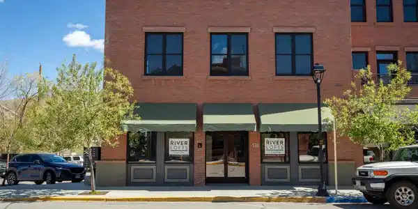 130 W Sackett Avenue