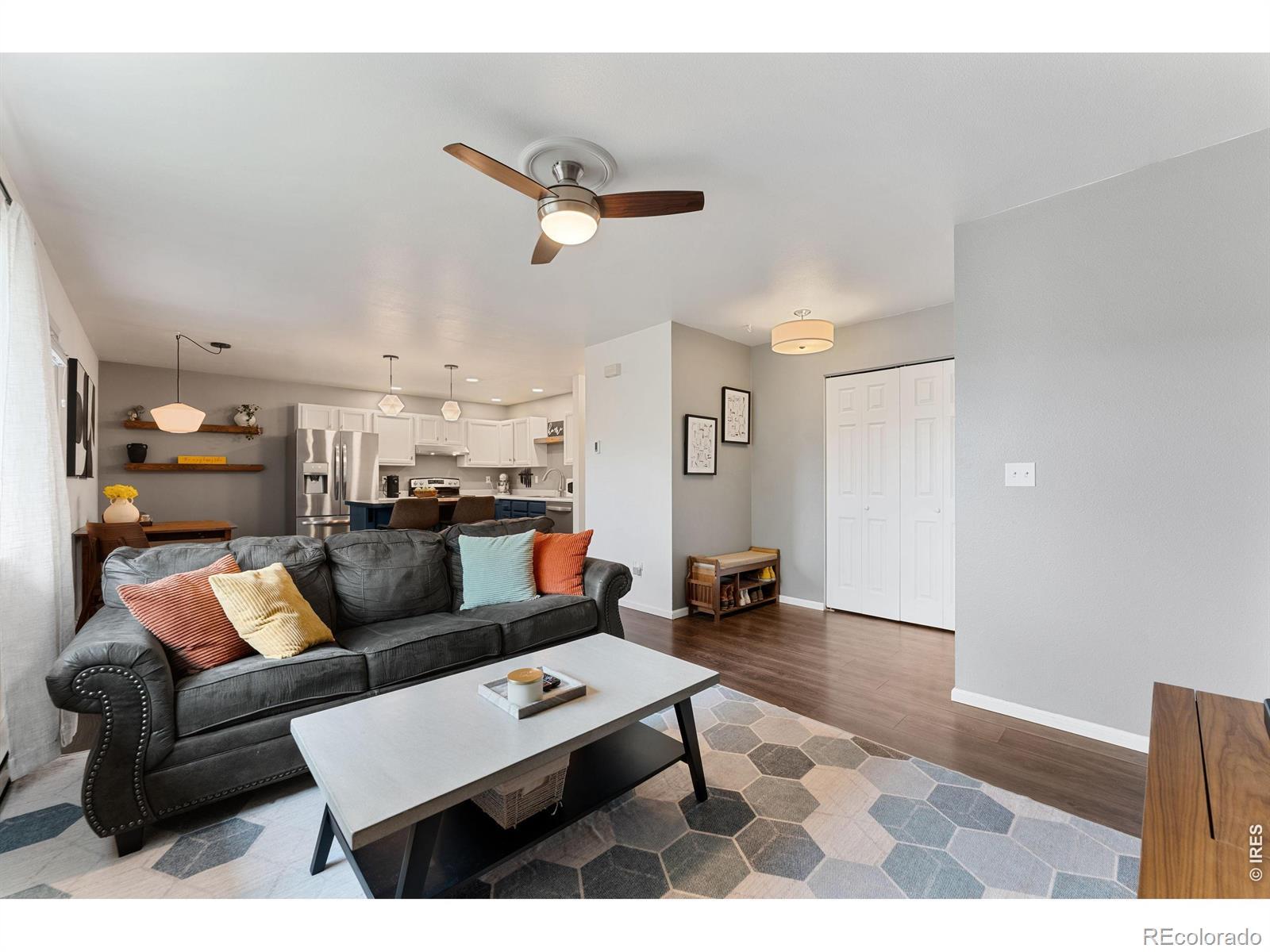 Image 2: Living Room Image 2: Living Room