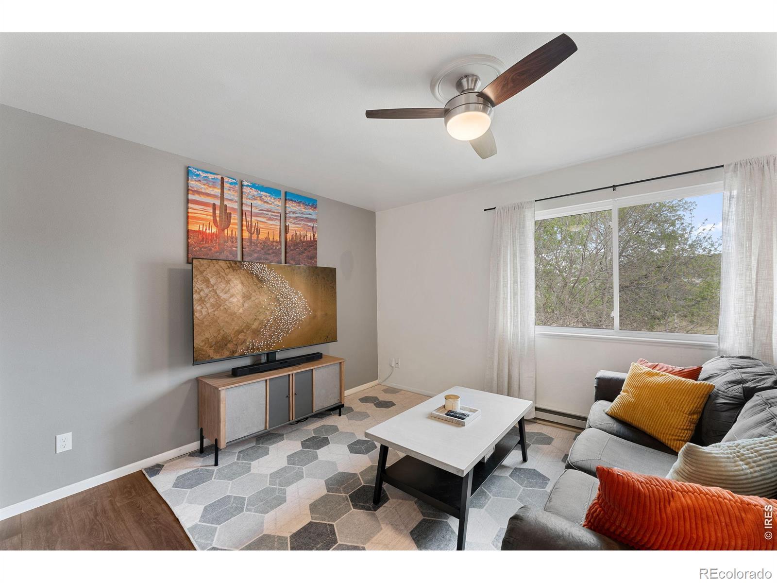 Image 4: Living Room Image 4: Living Room