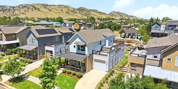 Image 2: Private rooftop deck retreat! Soak in sweeping Flatiron & foothill views, sunrise coffee in hand or sunset gatherings under Colorado skies.