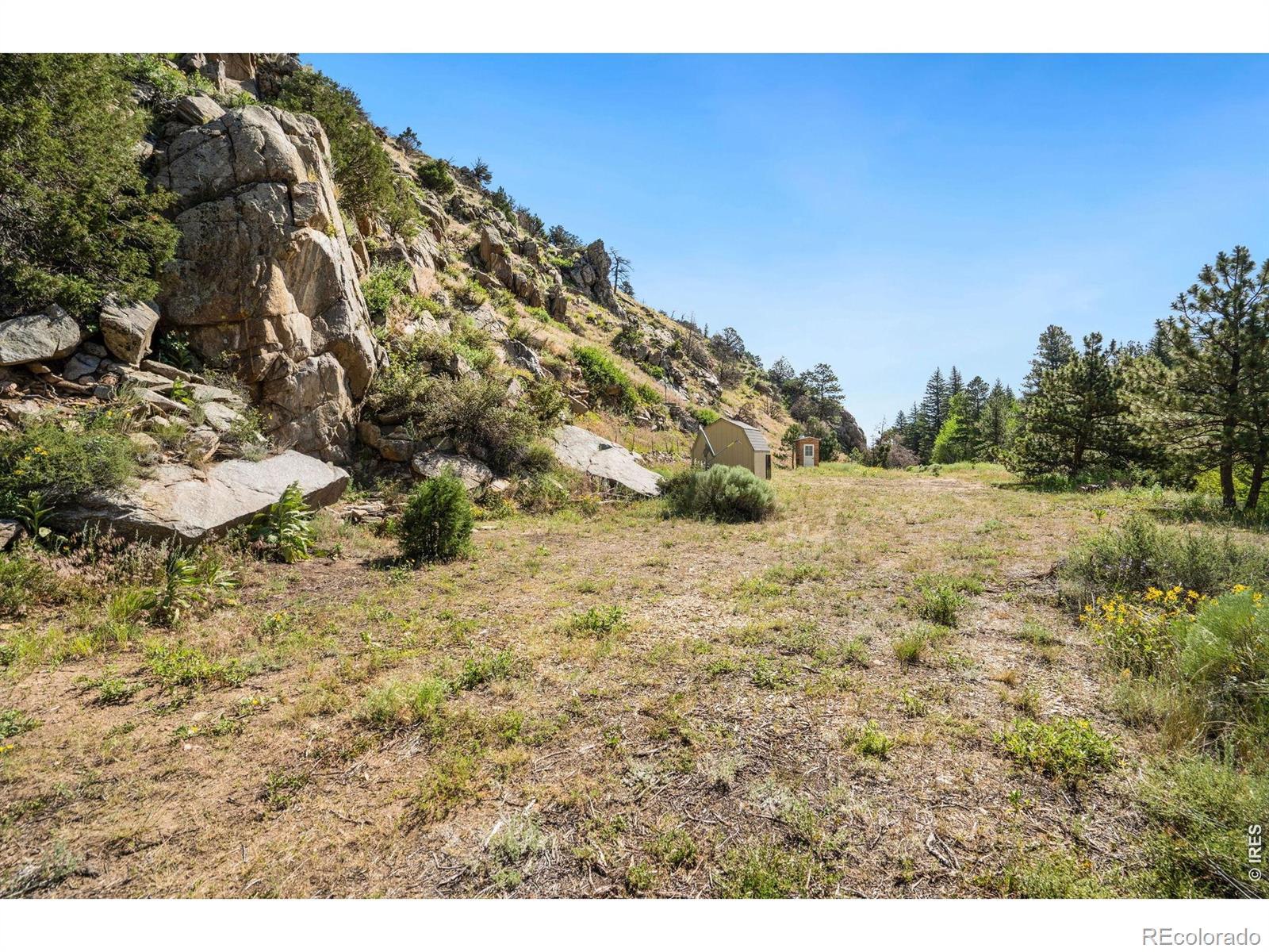 Image 2: Looking E across buildable acre with lots of rock outcroppings. Image 2: Looking E across buildable acre with lots of rock outcroppings.