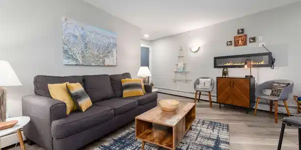 Image 4: A bright yet cozy living area. Image 4: A bright yet cozy living area.