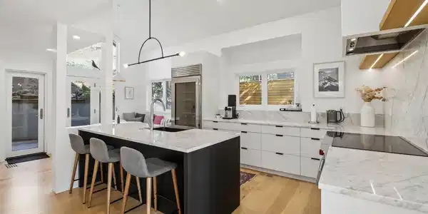 Image 3: Kitchen