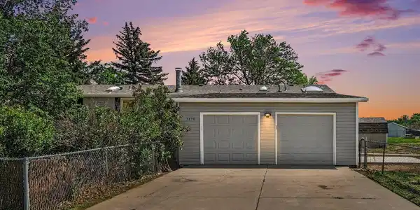 Image 2: Oversized attached 2 car garage Image 2: Oversized attached 2 car garage