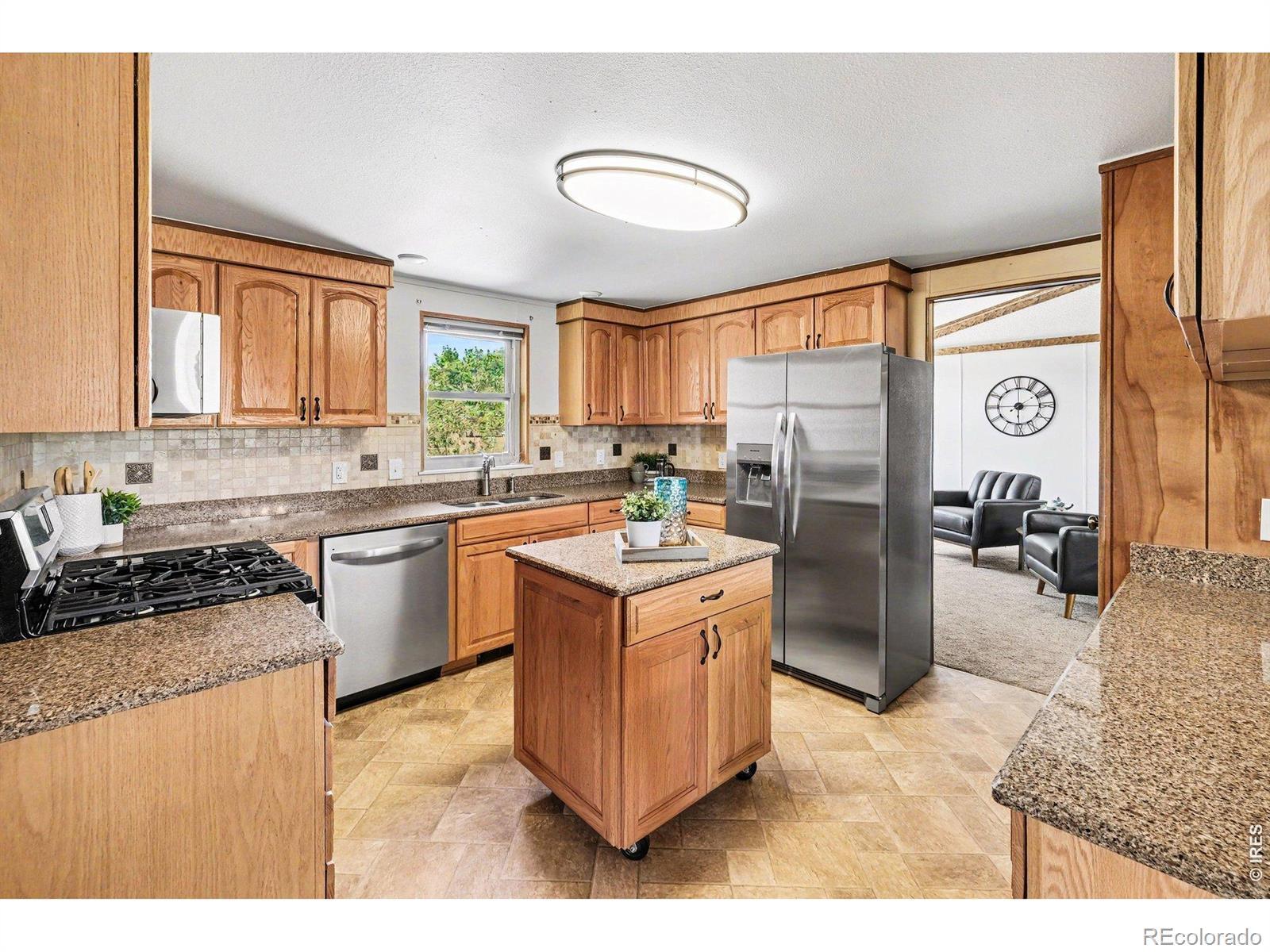 Image 4: Brand new gas range and stainless steel appliances! Image 4: Brand new gas range and stainless steel appliances!