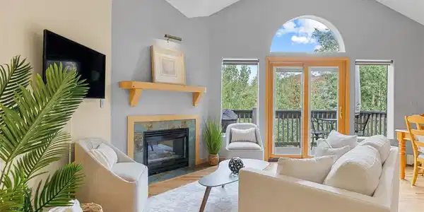 803 Lakepoint Court